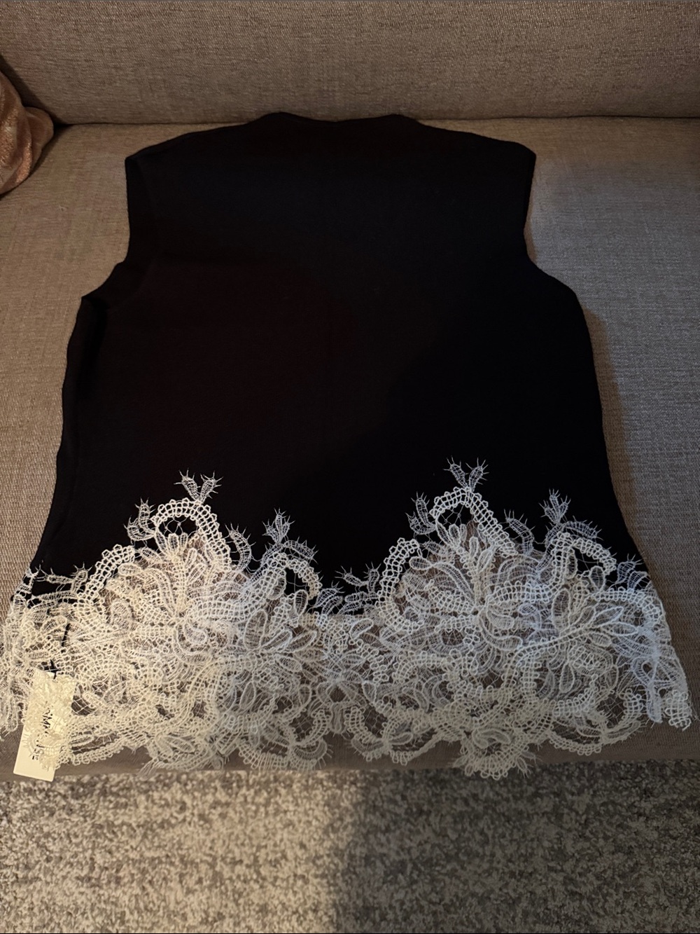 Commense Keyhole Neck Lace Hem Tank Top Size Large NWT - Picture 8 of 8